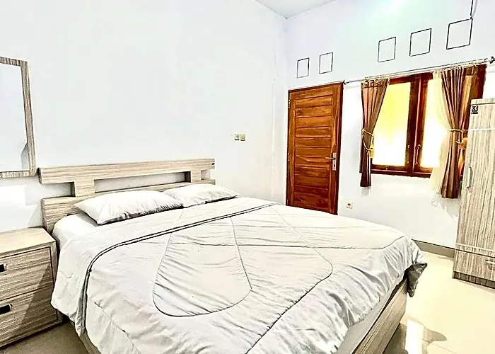 Otel Belvilla Dedyluminous Near Sunset Tanah Lot 4*